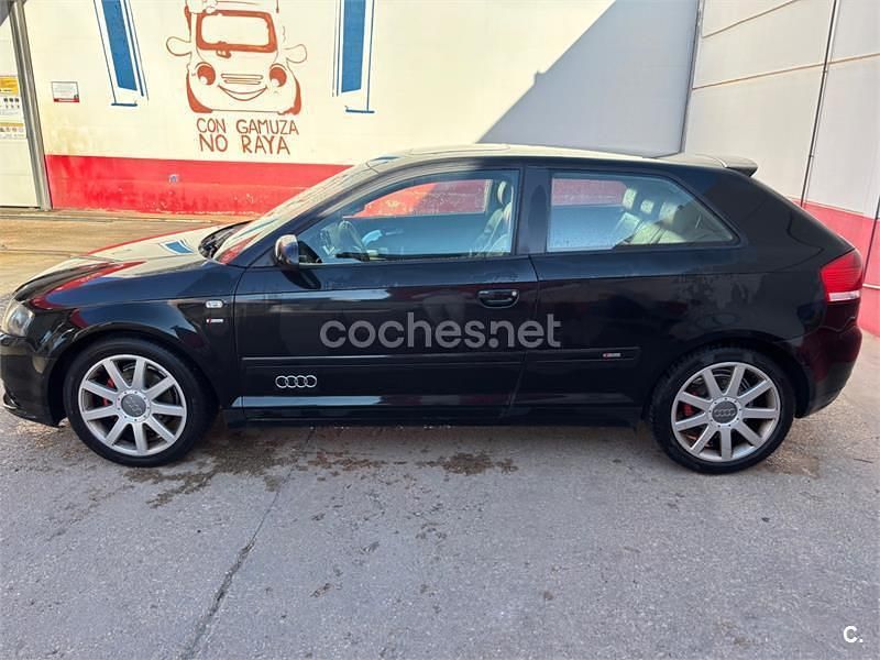 Usado Audi A3 Ambition 140 CV (102 kW) 2006 Negro Utilitario