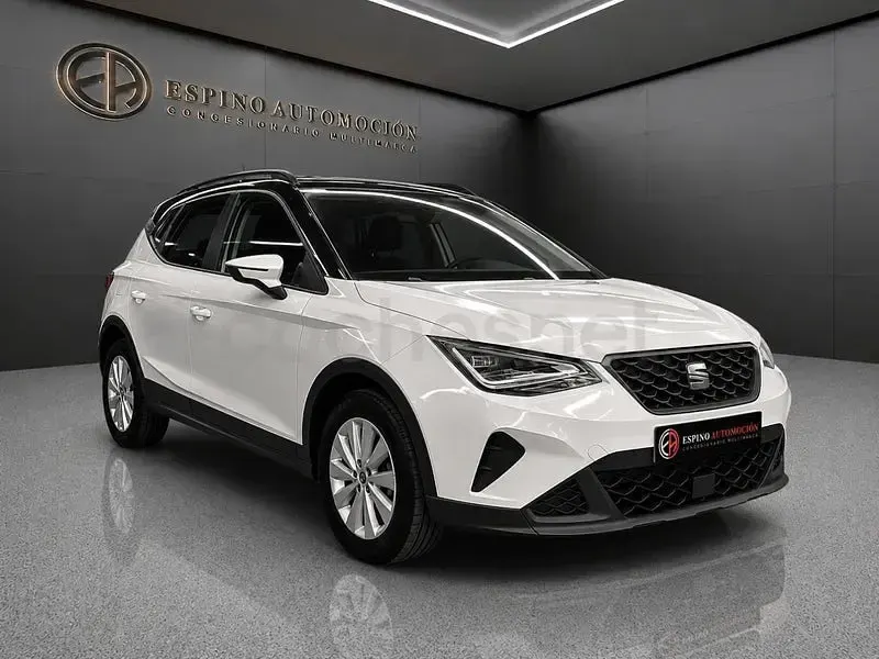 Usado Seat Arona Style 110 CV (80 kW) 2023 Blanco SUV