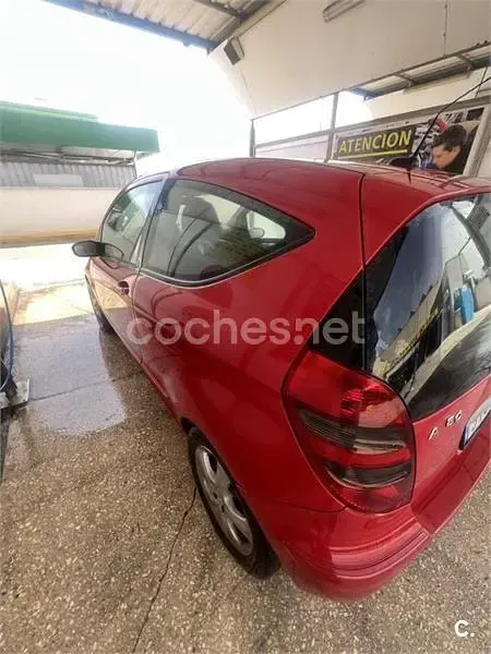 Usado Mercedes A180 Classic 109 CV (80 kW) 2005 Rojo Monovolumen