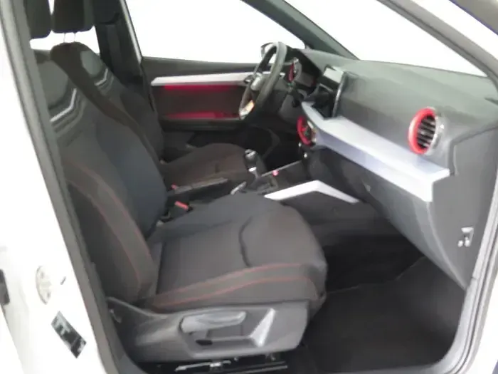 Usado Seat Arona FR 116 CV (85 kW) 2024 Negro SUV