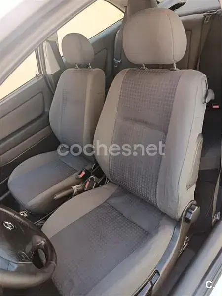 Usado Opel Astra Edition 100 CV (73 kW) 2004 Gris / plata Berlina