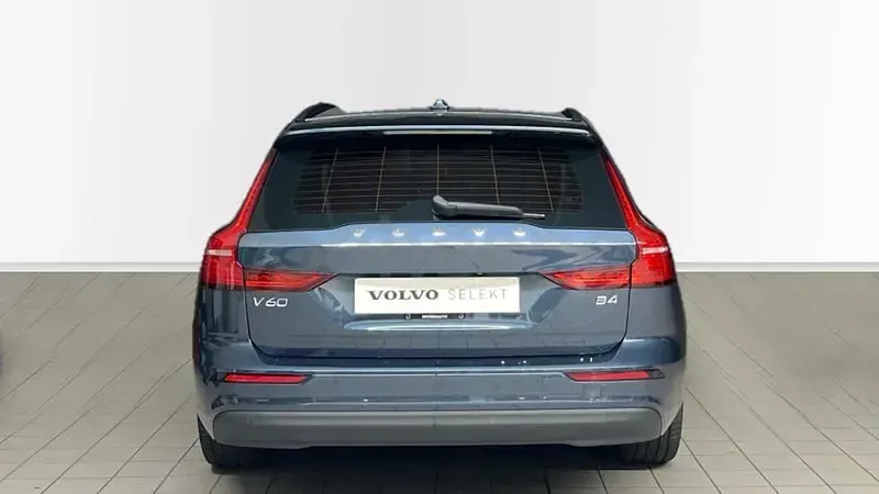 Usado Volvo V60 Core 197 CV (144 kW) 2022 Azul Familiar