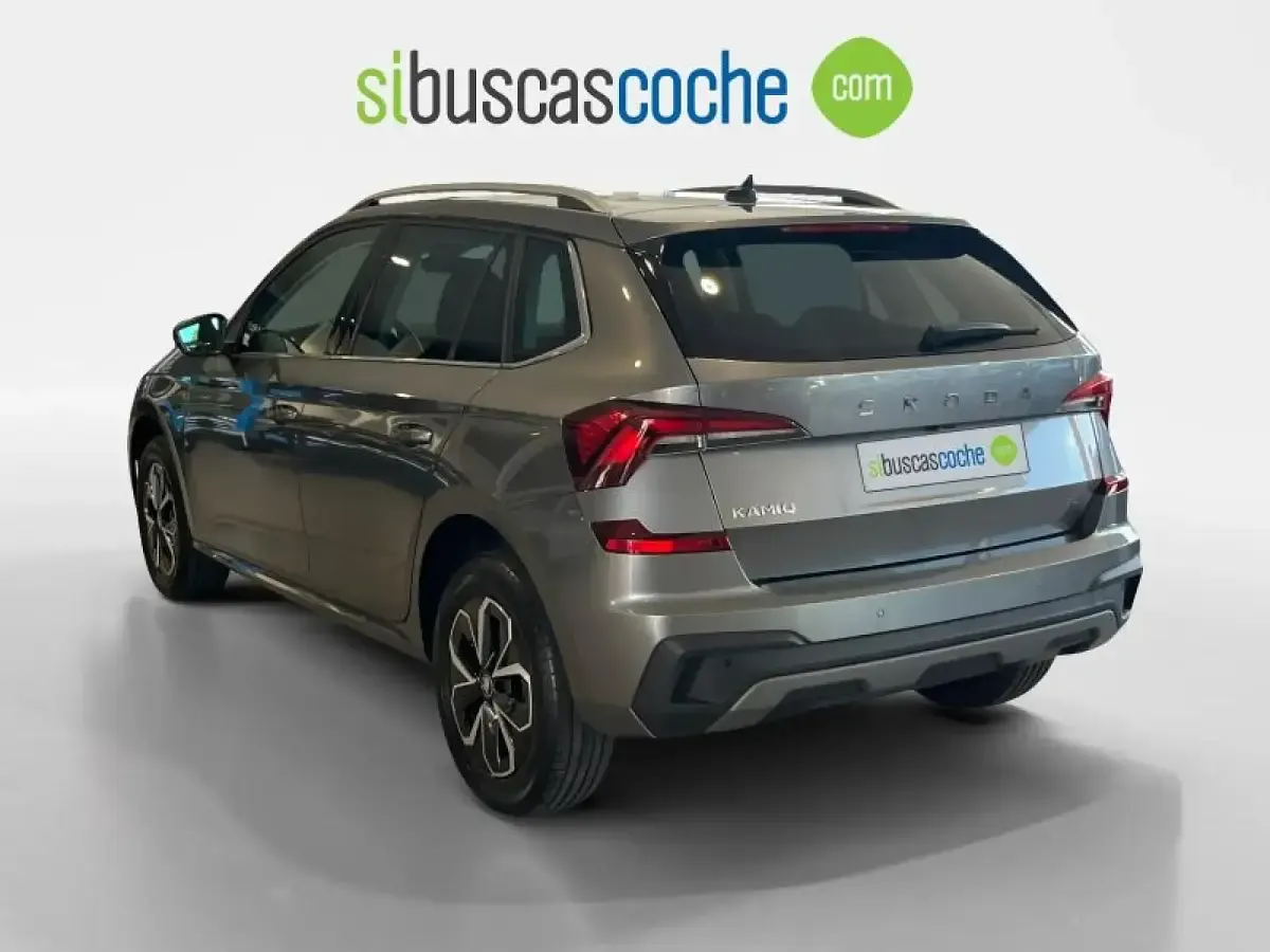 Usado Skoda Kamiq Selection 115 CV (84 kW) 2025 Gris/plata SUV