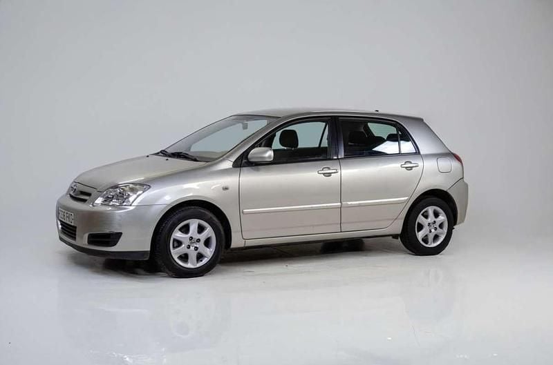 Usado Toyota Corolla Terra 90 CV (66 kW) 2007 Plateado Utilitario