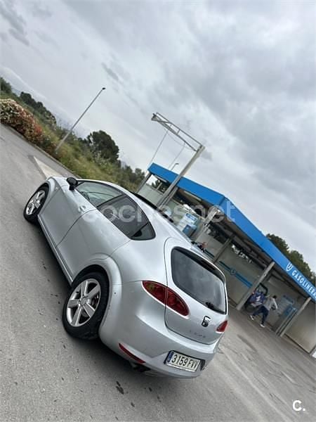 Usado Seat Leon Sport 140 HP (102 kW) 2007 Cinzento Citadino
