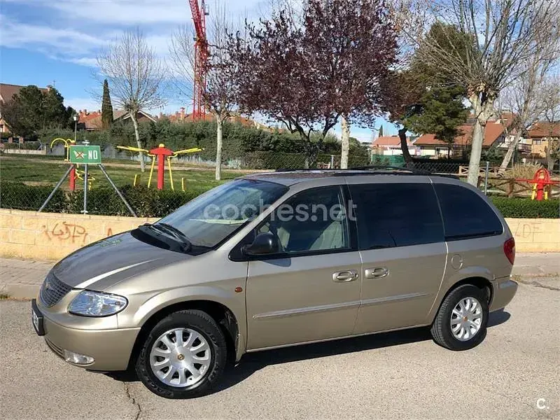 Usado Chrysler Voyager 180 CV (132 kW) 2002 Beige Monovolumen