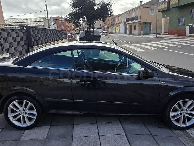 Usado Opel Astra Cabriolet Cosmo 150 CV (110 kW) 2007 Negro Descapotable