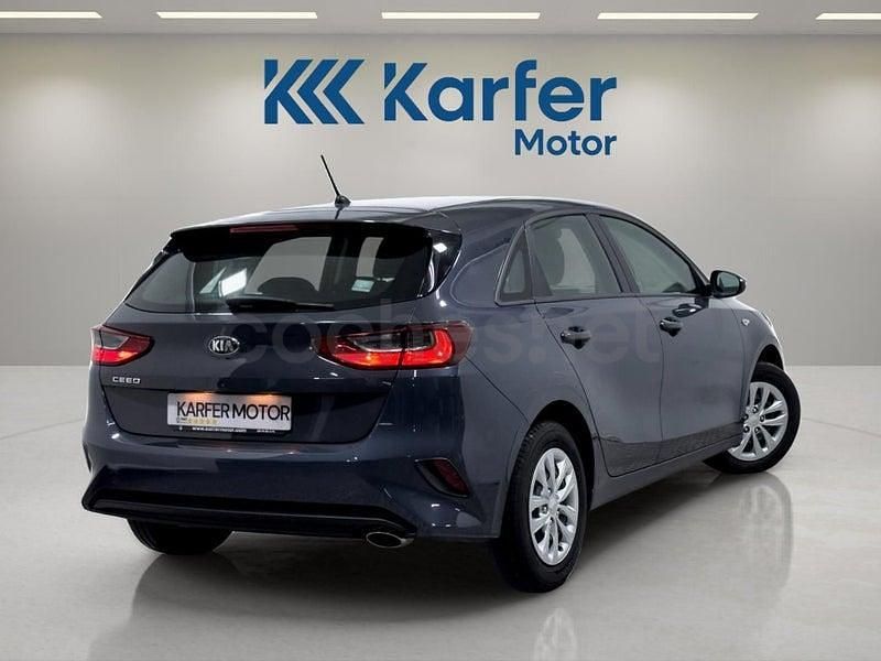 Usado Kia Ceed 100 CV (73 kW) 2020 Gris / plata Utilitario