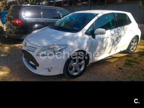 Usado Toyota Auris Active 132 CV (97 kW) 2011 Blanco Berlina