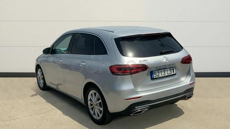 Usado Mercedes B180 136 CV (100 kW) 2019 Gris / plata Monovolumen