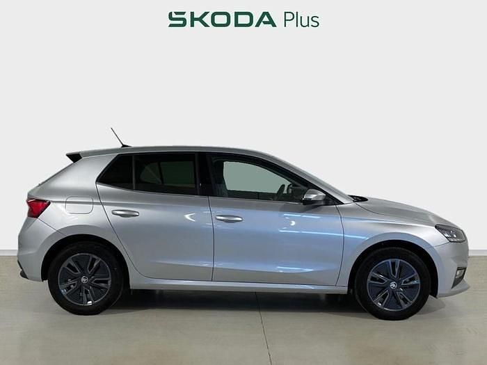 Usado Skoda Fabia Selection 95 CV (69 kW) 2024 Gris plata Utilitario
