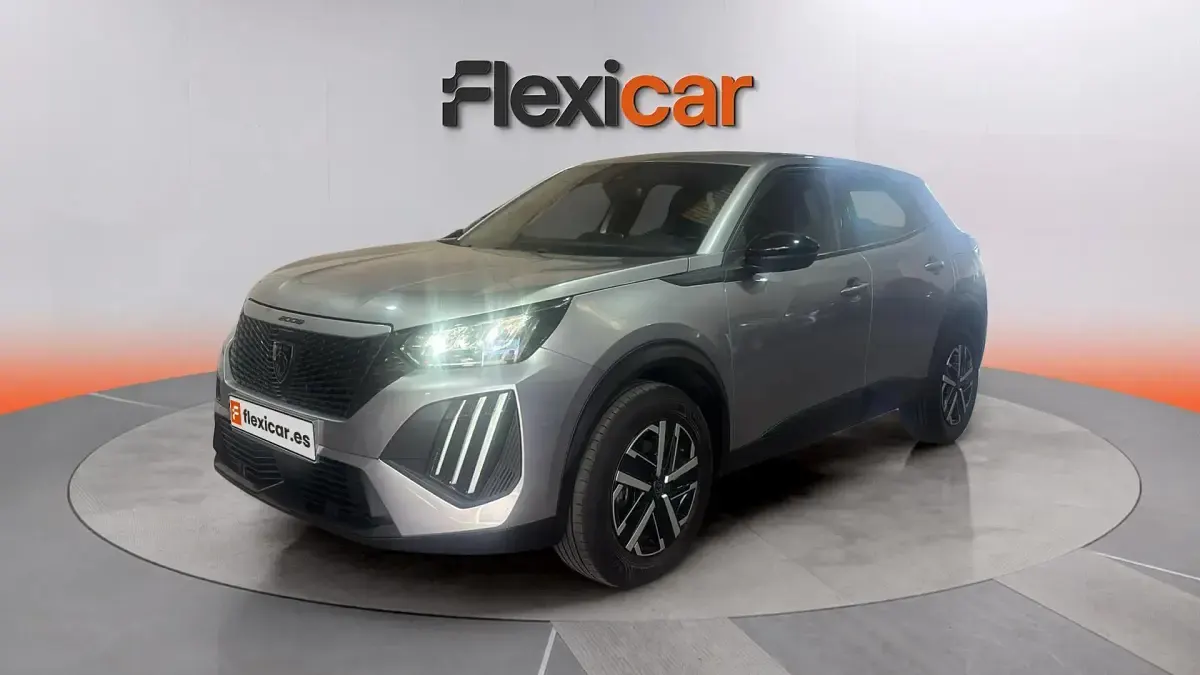 Usado Peugeot 2008 Active 101 CV (74 kW) 2023 Gris SUV