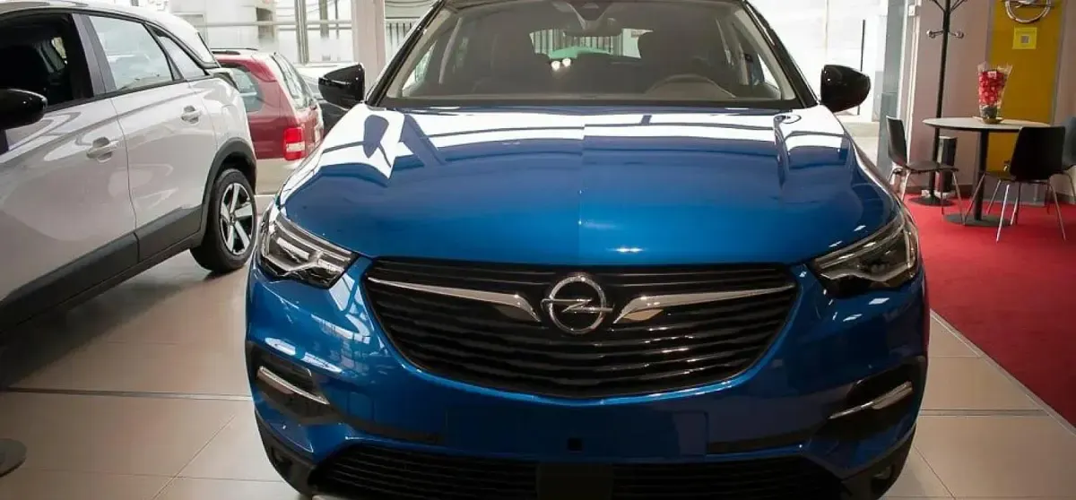 Usado Opel Grandland X Design & Tech 131 CV (96 kW) 2021 Effekt blue cmetaliz SUV