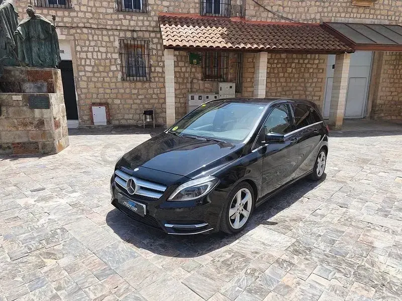 Usado Mercedes B200 136 CV (100 kW) 2014 Negro Utilitario