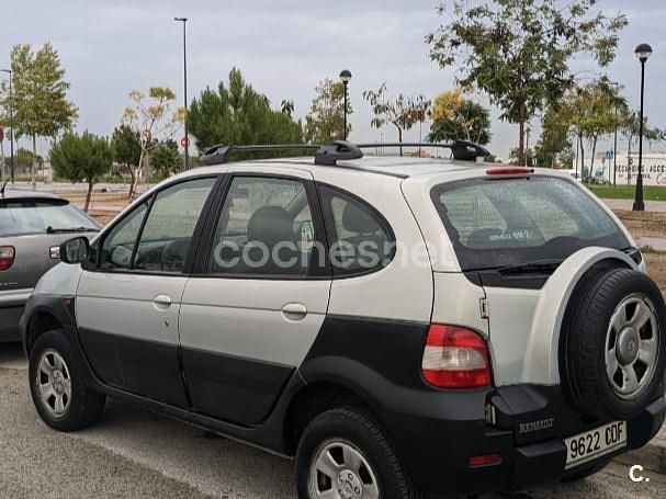 Usado Renault Scénic Dynamique 140 CV (102 kW) 2003 Beige Monovolumen