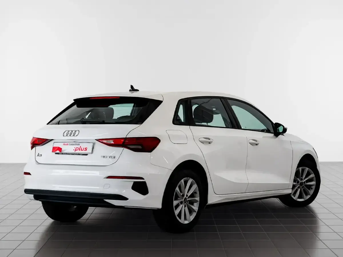 Usado Audi A3 116 CV (85 kW) 2023 Blanco Berlina