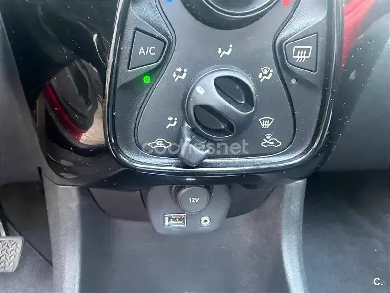 Usado Peugeot 108 Roland Garros 82 CV (60 kW) 2017 Rojo Berlina