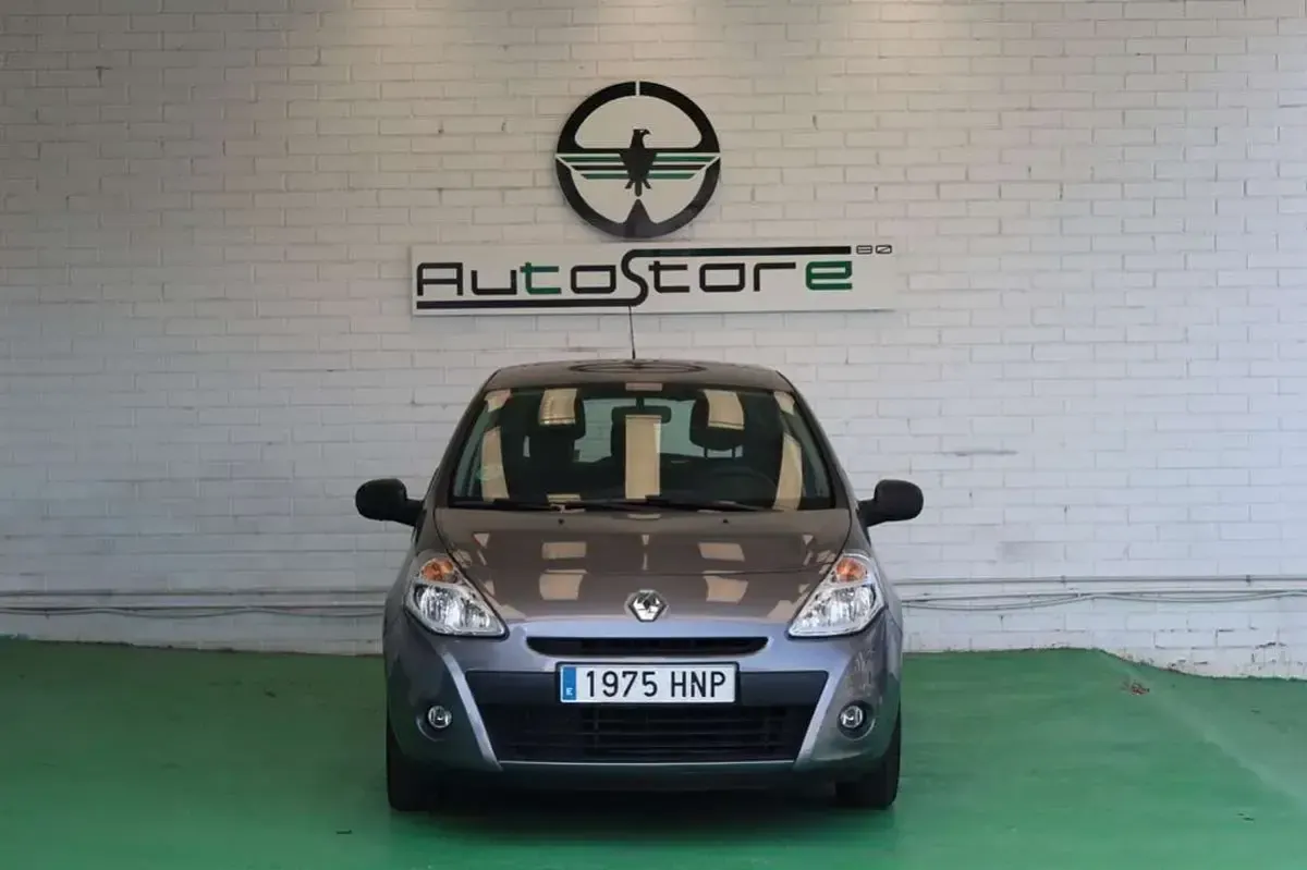 Usado Renault Clio Business 75 CV (55 kW) 2013 Gris Utilitario