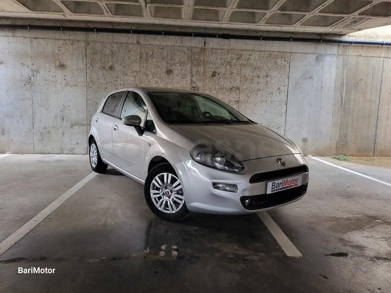 Usado Fiat Punto Pop 69 CV (50 kW) 2015 Gris / plata Utilitario