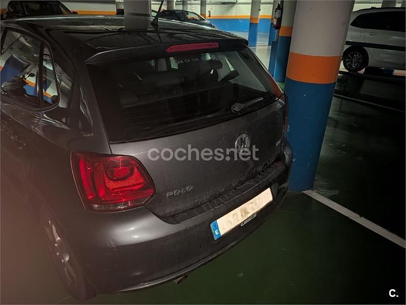 Usado VW Polo Advance 90 CV (66 kW) 2011 Gris / plata Berlina