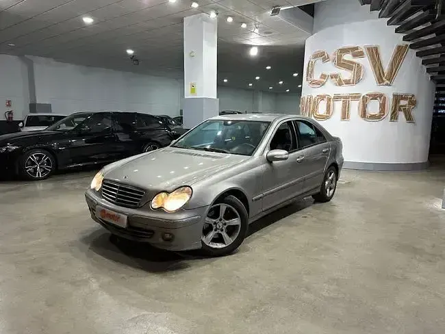Käytetty Mercedes C220 Avantgarde 150 HP (110 kW) 2006 Peessi Sedan
