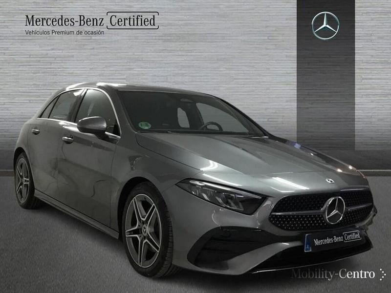 Usado Mercedes A180 AMG line 116 CV (85 kW) 2024 Gris montaña Utilitario
