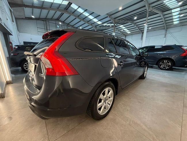 Usado Volvo V60 Momentum 115 CV (84 kW) 2014 Azul Familiar