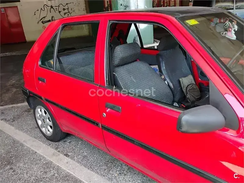 Usado Peugeot 106 60 CV (44 kW) 1993 Rojo Utilitario