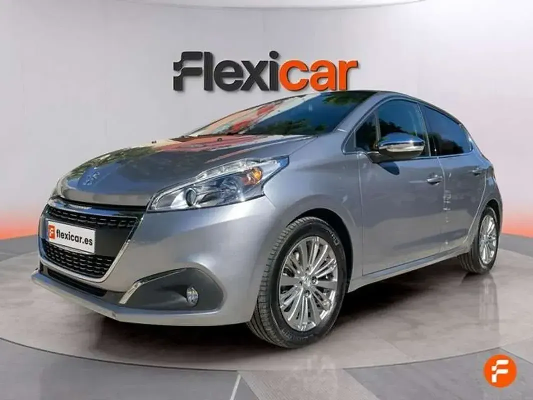 Usado Peugeot 208 110 CV (80 kW) 2019 Gris Utilitario