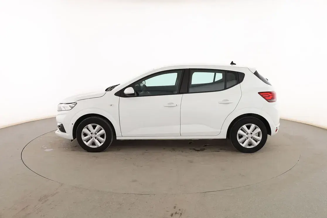 Usado Dacia Sandero Comfort 91 CV (66 kW) 2022 Blanco Berlina