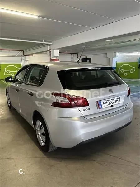 Usado Peugeot 308 Access 100 CV (73 kW) 2017 Gris / plata Berlina