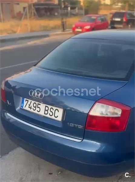 Usado Audi A4 130 CV (95 kW) 2002 Azul Berlina