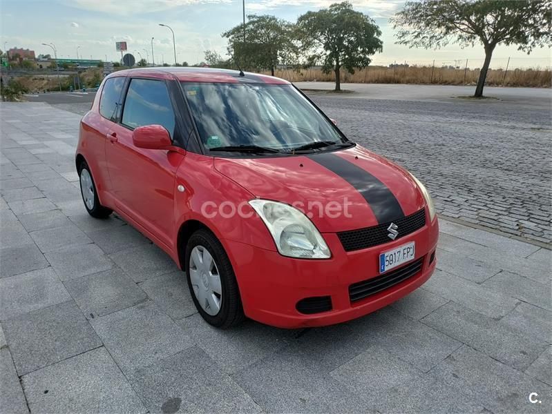 Begagnad Suzuki Swift GL 92 HK (67 kW) 2007 Röd Halvkombi