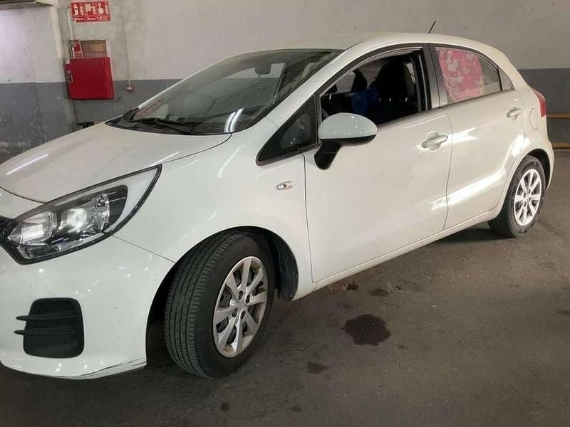 Usado Kia Rio 84 CV (61 kW) 2016 Blanco Utilitario