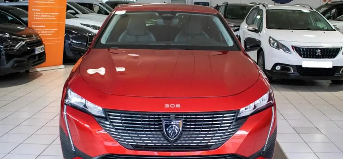 Usado Peugeot 308 Allure 131 CV (96 kW) 2023 Rojo Berlina