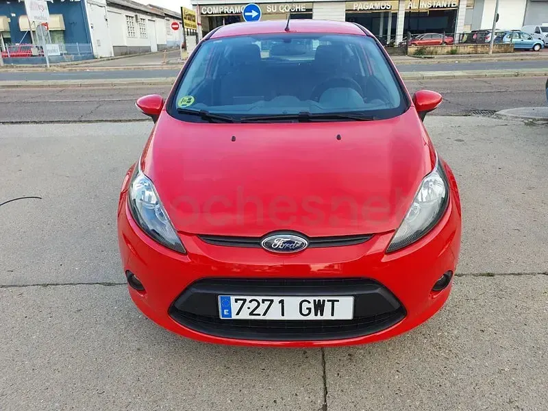 Usado Ford Fiesta Trend 95 CV (69 kW) 2010 Rojo Berlina