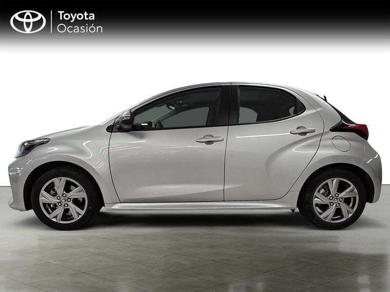 Usado Toyota Yaris Active 116 CV (85 kW) 2024 Gris Utilitario