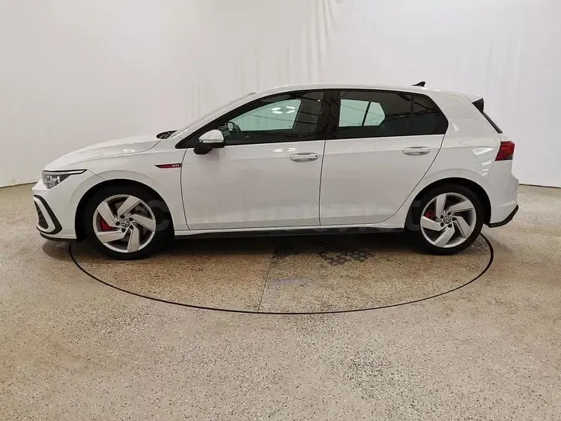Usado VW Golf VIII GTI 245 CV (180 kW) 2023 Blanco Berlina