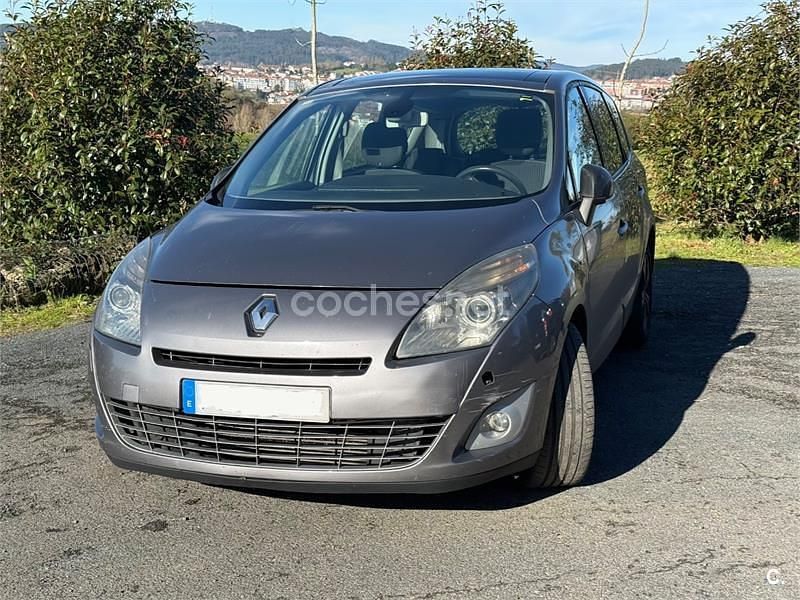 Usado Renault Grand Scénic Bose Edition 150 CV (110 kW) 2012 Gris / plata Monovolumen