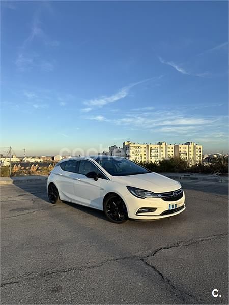 Blanco Usado 2019 Opel Astra Dynamic Berlina | 12.100 € (Precio justo) - Imagen 1/4