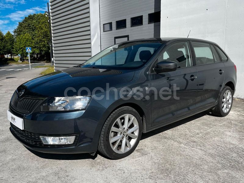 Gris / plata Usado 2014 Skoda Rapid Ambition Berlina | 11.990 € (Un poco caro) - Imagen 1/4