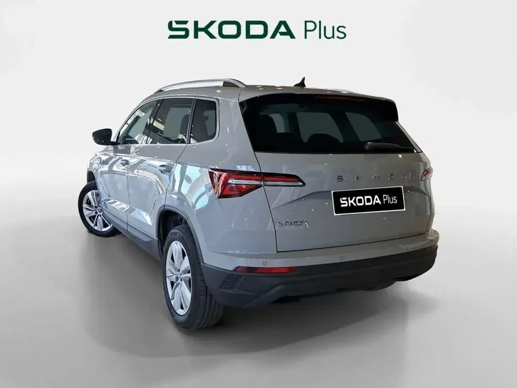 Usado Skoda Karoq Selection 116 CV (85 kW) 2025 Gris SUV