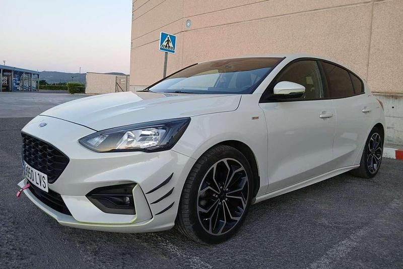 Blanco Usado 2021 Ford Focus ST-Line Utilitario | 16.999 € (Precio justo) - Imagen 1/4