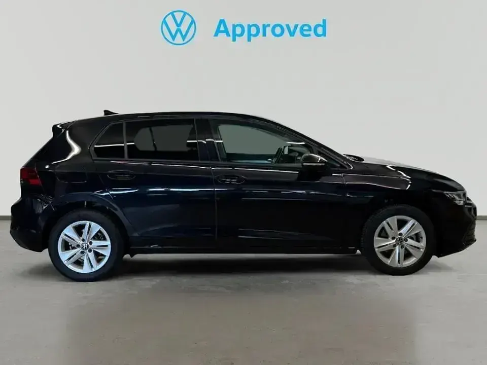Usado VW Golf VIII Life 116 CV (85 kW) 2022 Negro Utilitario