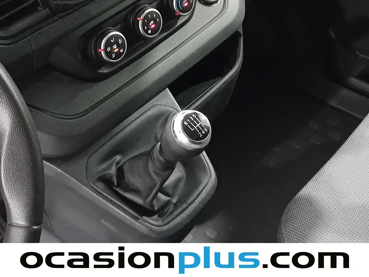 Usado Renault Trafic 131 CV (96 kW) 2023 Blanco Monovolumen