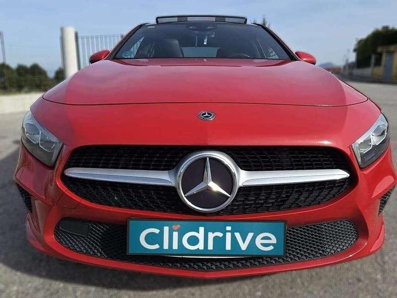 Usado Mercedes A180 109 CV (80 kW) 2018 Rojo Utilitario