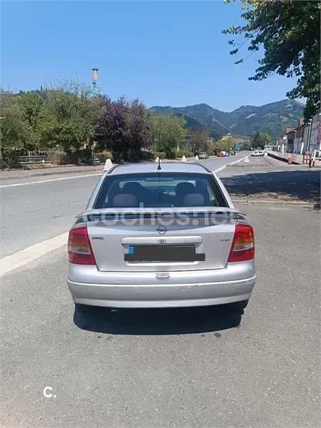 Usado Opel Astra Comfort 82 CV (60 kW) 1998 Gris / plata Berlina