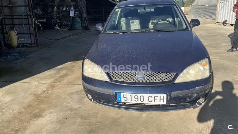 Usado Ford Mondeo Ghia 130 CV (95 kW) 2003 Azul Berlina