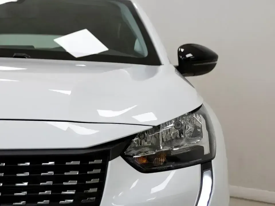 Käytetty Peugeot 208 Active 75 HP (55 kW) 2023 Valkoinen Viistoperä