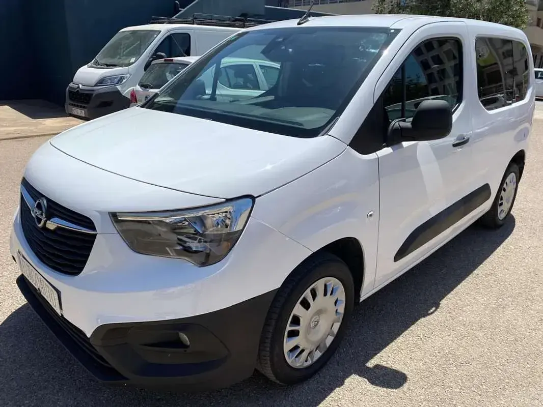 Usado Opel Combo Life Expression 102 CV (75 kW) 2020 Blanco Monovolumen